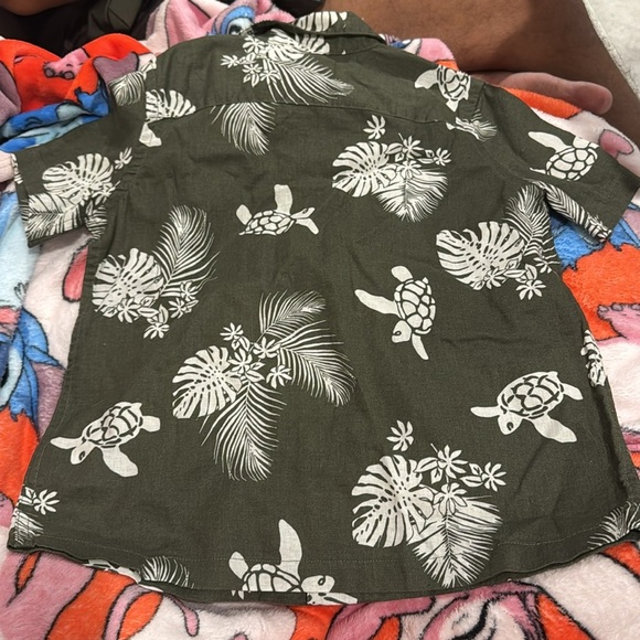 Green Hawaiian Shirt with Turtle Print - Picture 2 of 3